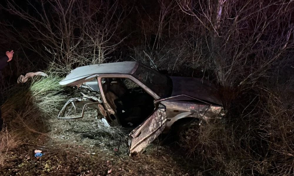 Πέλλα: Τροχαίο με 3 τραυματίες - Αυτοκίνητο κόπηκε στα δύο